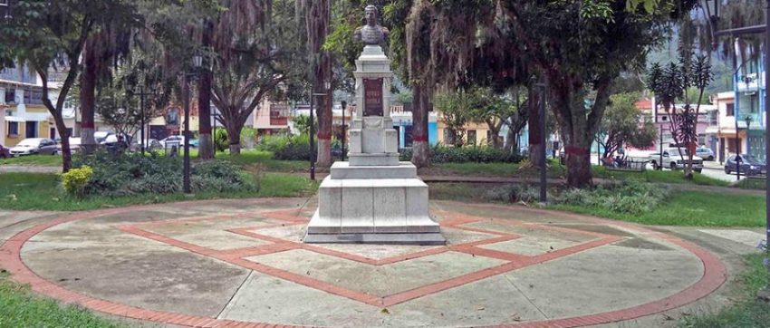 Monumento a Rivas Dávila en la plaza homónima. Patrimonio histórico municipal de la ciudad de Mérida, estado Mérida. Venezuela.