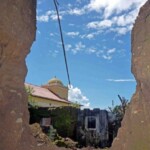 La ruina vista desde la entrada al fondo de lo que fue La Arveleña. Foto Marinela Araque, 8 de agosto 2017. Patrimonio cultural de Barinas, Venezuela, en peligro.