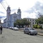 Otra vista del costado oeste de la plaza Rivas Dávila. Patrimonio histórico del municipio Mérida, estado Mérida. Venezuela.