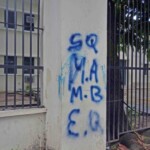 El aerosol azul dijo presente en los vandalizados murales del liceo O'Leary. Patrimonio histórico de la ciudad de Barinas, estado Barinas, en peligro. Venezuela.