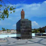 Plaza Rafael Urdaneta, en el casco histórico de Maracaibo. Patrimonio venezolano en riesgo. Venezuela. Mutilan estatua de Francisco de Miranda..