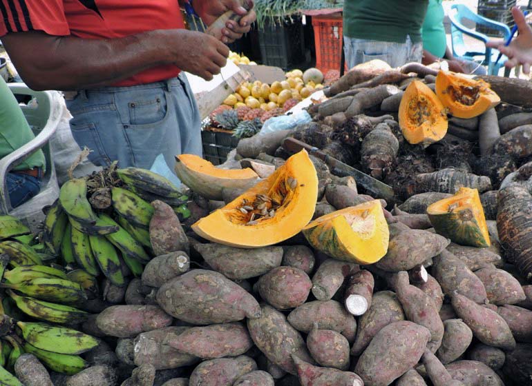 Verduras en el mercado municipal de Caripito. Patrimonio cultural de Venezuela.