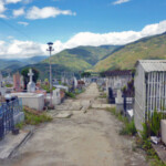 Avenida central del cementerio municipal de Boconó, que lleva hasta la tumba de los Clavo Carrillo. Patrimonio cultural de la ciudad de Boconó, estado Trujillo, Venezuela.