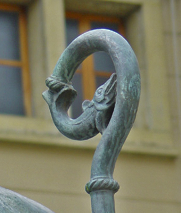 Detalle de la voluta del báculo que sostiene Fray Juan Ramos de Lora. Monumento al fray Juan Ramos de Lora. Patrimonio cultural de Mérida, Venezuela.