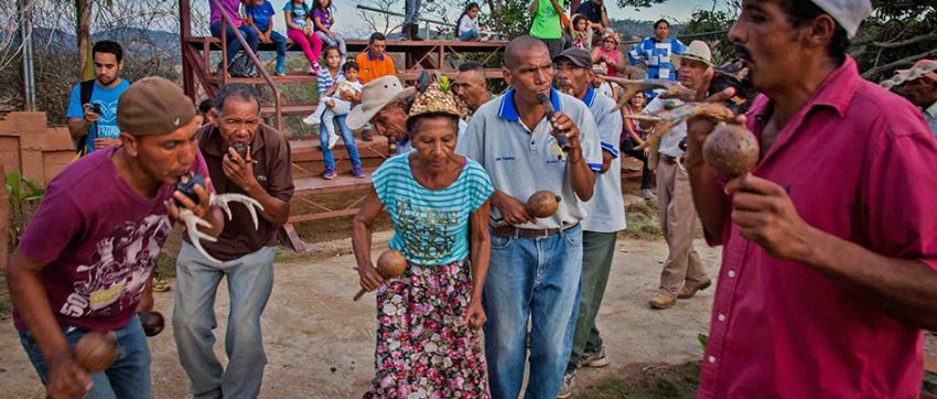 El ancestral baile de las turas, un ritual sincrético para invocar las buenas cosechas. Patrimonio cultural intangible venezolano.