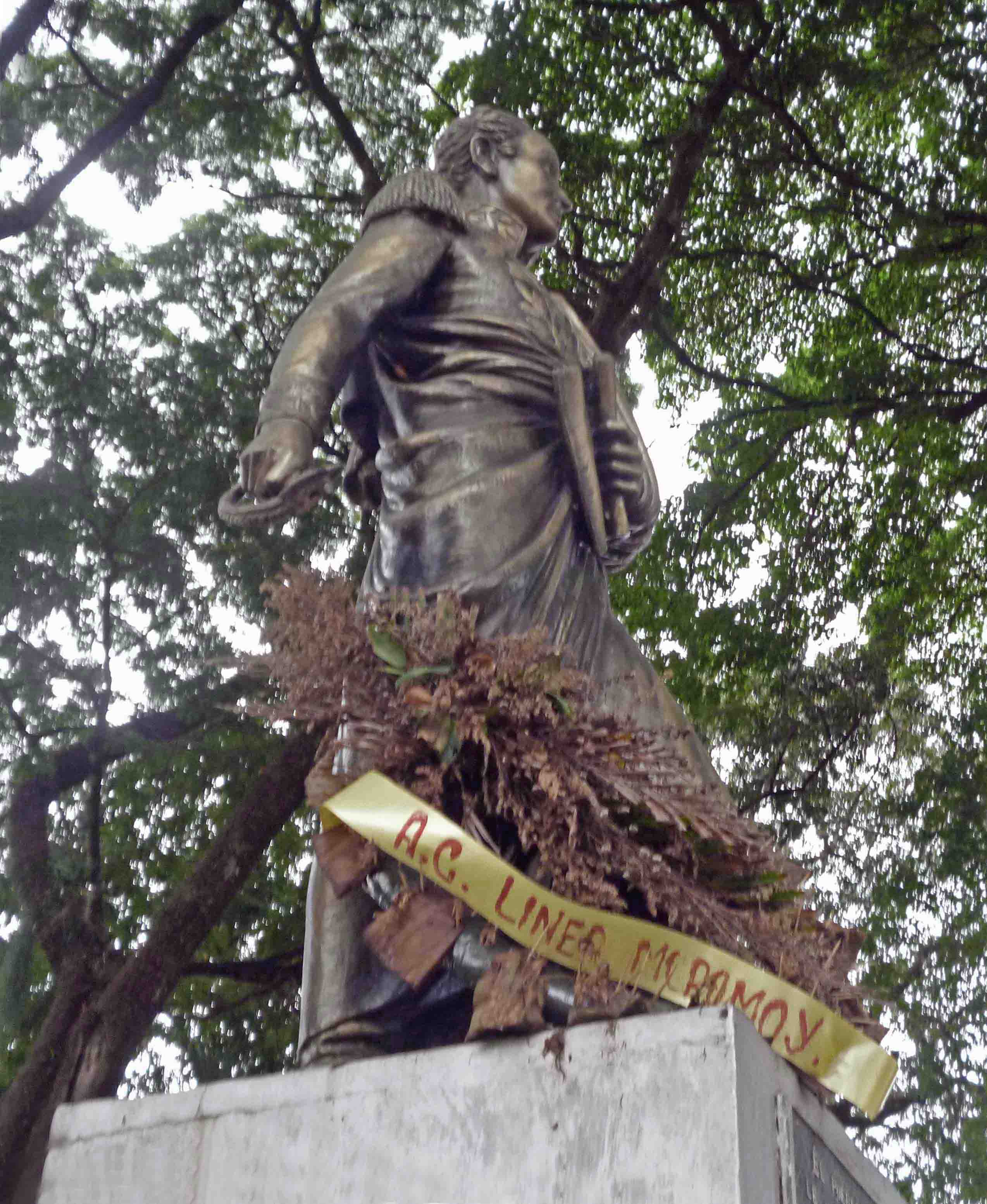 Robo de placas de bronce en Barinas. Patrimonio cultural en riesgo. Venezuela.