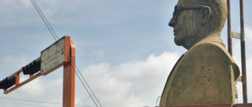 Monumento al Dr. Raúl Blonval López, en Barinas. Patrimonio cultural de Venezuela.