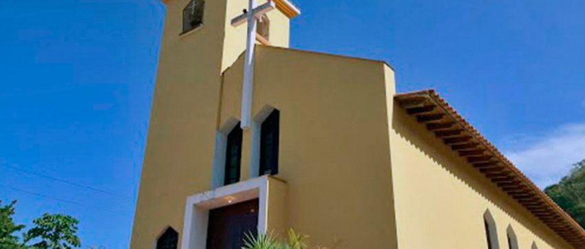 Iglesia de la Santa Cruz de Chirimenta. Bien de interés cultural del municipio Brión del estado Miranda, Venezuela.