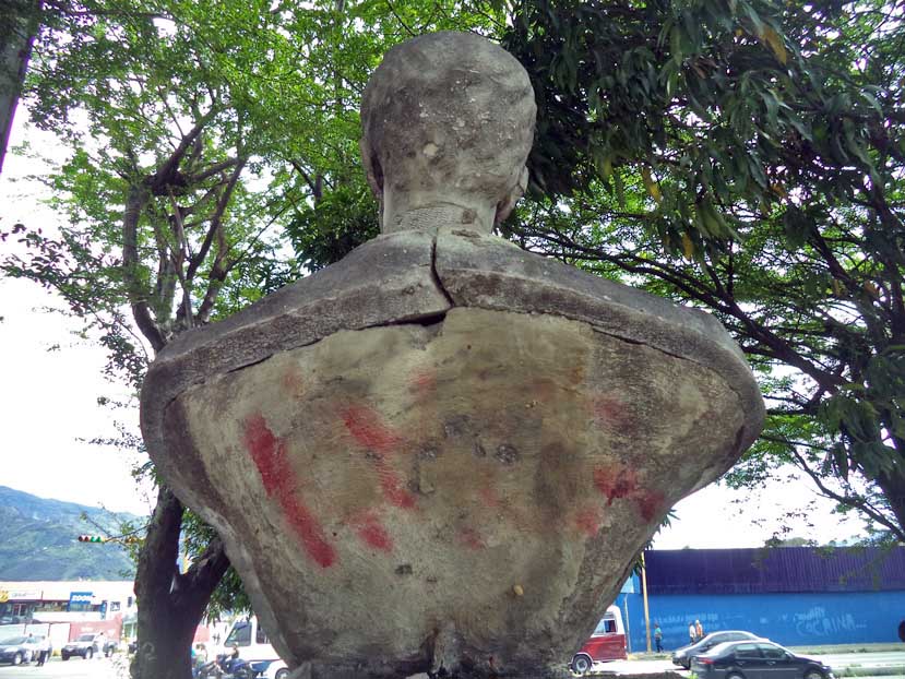 Monumento al doctor Eloy Paredes. Patrimonio cultural amenazado de Mérida, Venezuela.