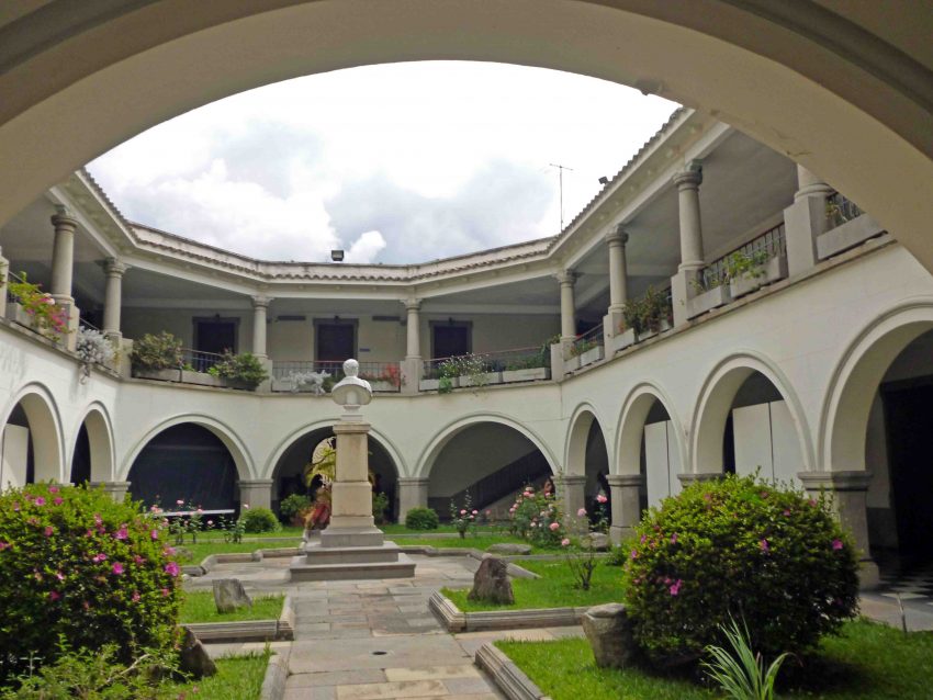 Edificio del rectorado de la ULA, emblema de Mérida - IAM Venezuela