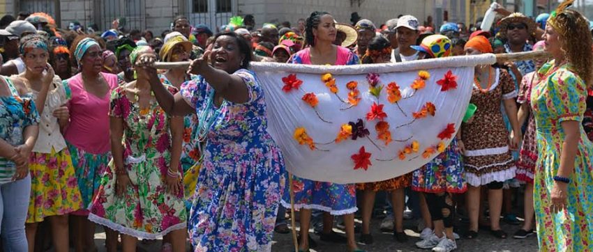 Baile de la Hamaca, tradición ancestral de Puerto Cabello, Carabobo. Se celebra el lunes y martes de carnaval. Patrimonio inmaterial de Venezuela.