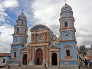 Iglesia de Lobatera, una de las obras de Jesús Uzcátegui, maestro que hizo la fachada-monumento del antiguo hospital Vargas de San Cristóbal. Patrimonio cultural de Venezuela.