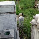 Cementerio Bella Vista de Barquisimeto, estado Lara. Patrimonio cultural de Venezuela en peligro. Algunas piezas del Cementerio Bella Vista, de Barquisimeto, han sido retiradas de sus pedestales y dejadas a pocos metros. Foto Keren Torres, julio de 2018.