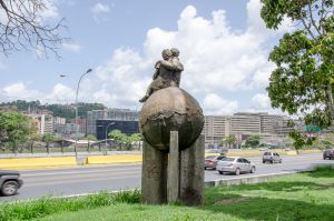 Homenaje al Buen Ciudadano, Elda Navarrete. Autopista Francisco Solano a la Altura de la Base Aérea La Carlota, Chacao, Caracas. Fotografía Luis Chacín, 2018.