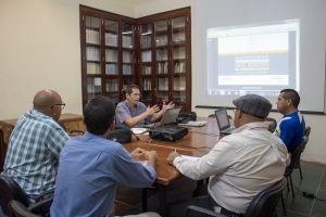 Sesión teórica en los espacios del Instituto de Patrimonio Cultural ubicados en el casco histórico de Coro. Foto Francisco Colina.