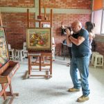 Registro de la colección del Maczul en el taller de fotogrametría, Maracaibo, Zulia. Registros de obras de Adonay Duque y Gabriel Bracgo por parte de los participantes en el taller. Fotografía Luis Chacín.