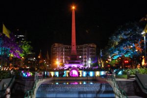 En la plaza Francia los vecinos solían esperar el Año Nuevo. Foto en arquitecturayempresas, 2016.