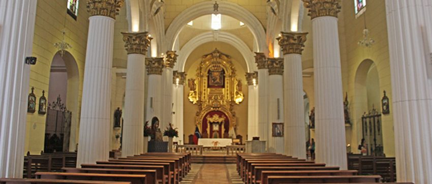 Nave central de la Catedral de Valencia, con sus columnas corintias, Carabobo - Venezuela. Foto Orlando Nano Baquero, agosto 2018.