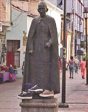 Monumento a Acacio Chacón Guerra, arzobispo de Mérida. Patrimonio cultural de Venezuela.