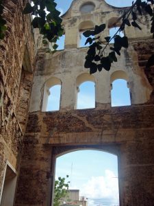 Frontis del templo San Felipe Neri. Maracaibo, Zulia. Foto Wilmer Villalobos, octubre de 2018. Monumento Nacional, patrimonio cultural de Venezuela en peligro.