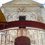 La belleza del templo San Felipe Neri se asoma con terquedad. Maracaibo, Zulia. Foto Wilmer Villalobos, octubre de 2018. Monumento Nacional, patrimonio cultural de Venezuela en peligro.