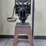 Prensa de rodillos de la Editorial y Tipografía El Lápiz de Don Tulio, traída de Boston, EE. UU., en 1895. Sala de Consulta. Colección Biblioteca Febres Cordero, Mérida-Venezuela.