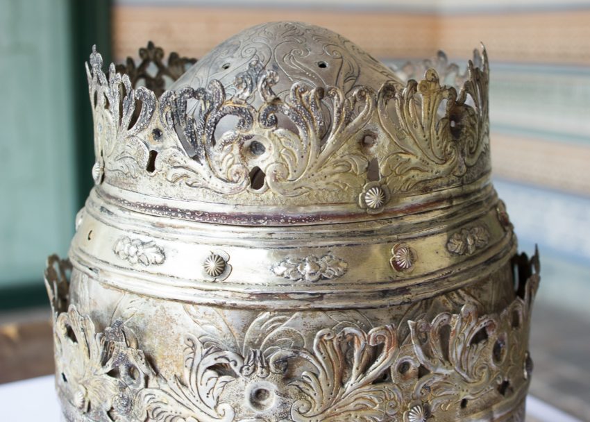 Tiara de San Pedro, atribuida a Pedro Ignacio Ramos. Es una pieza de estilo rococó. Colección Museo de Arte Colonial, Caracas. Foto Consuelo Andara, 2018.