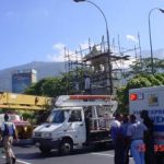 Retiro de la estatua por parte de la UCV. Foto Fernando de Tovar.