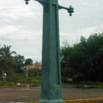 Detalle de un farol del que fue hurtada la bombilla. Plaza El Buen Maestro. Maracaibo, Zulia. Foto Wilmer Villalobos, diciembre 2018.