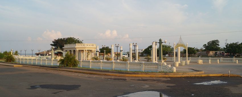 Plaza El Buen Maestro. Foto RjCastillo / Wikimedia Commons, 23 de noviembre de 2012.