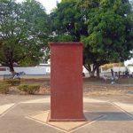 Pedestal donde estaba el busto de Negro Primero, en su plazoleta de Barinas. Foto Marinela Araque, abril 2019.