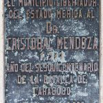 Placa de bronce localizada en el costado izquierdo del monumento. Foto Samuel Hurtado Camargo, marzo 19 de 2019