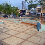 Vista general de la plaza Miranda de Maracaibo. Foto Wilmer Villalobos, abril 2019. Estatua de Francisco de Miranda en Maracaibo, patrimonio cultural de Venezuela en peligro.